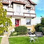 La Villa Les Mots Passants